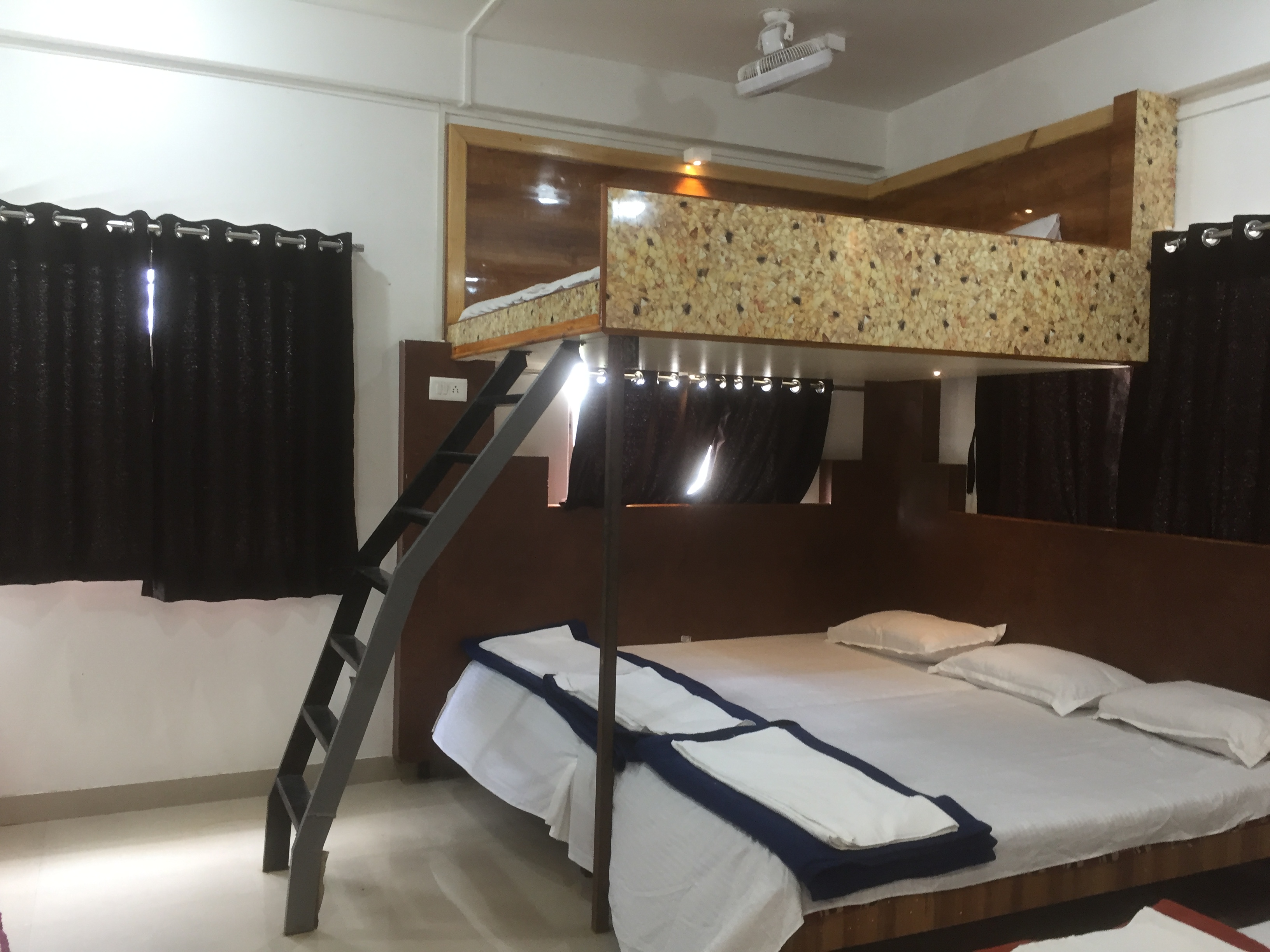 Joshi Yatri Niwas  Narsobawadi | 5 Bed Non  AC Room